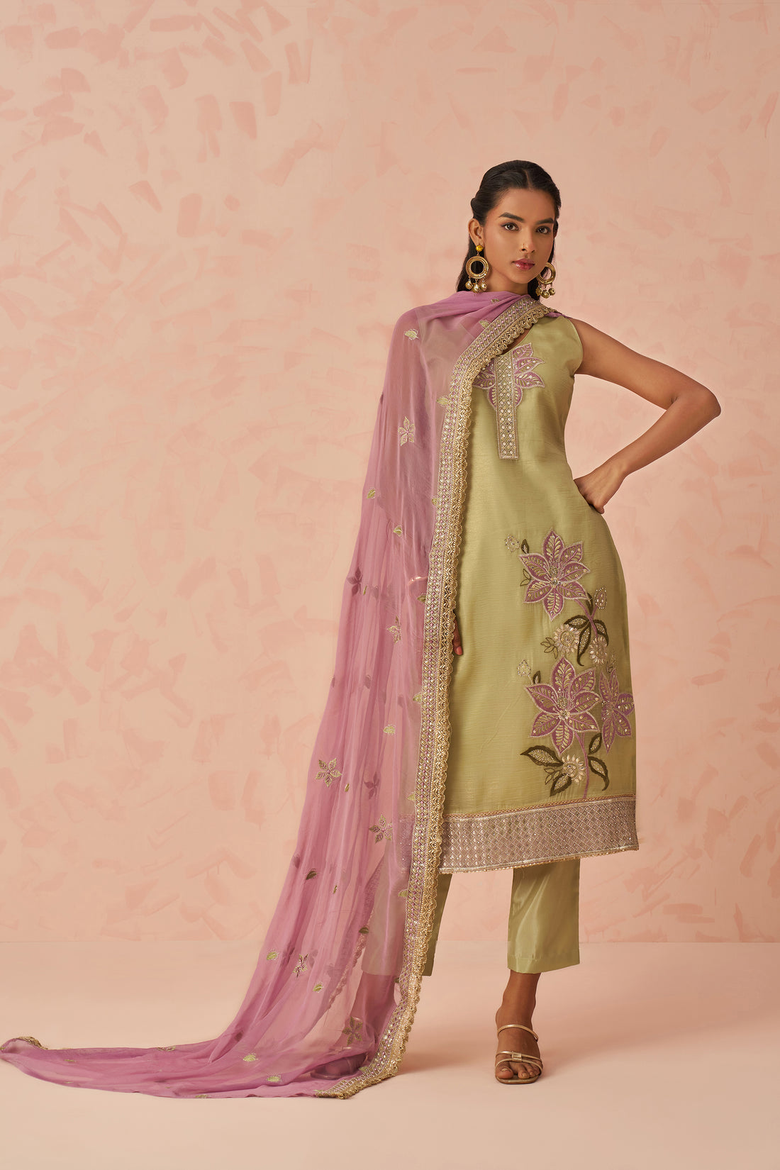 Mustard pink sleeveless embroidered kurta set with chiffon dupatta