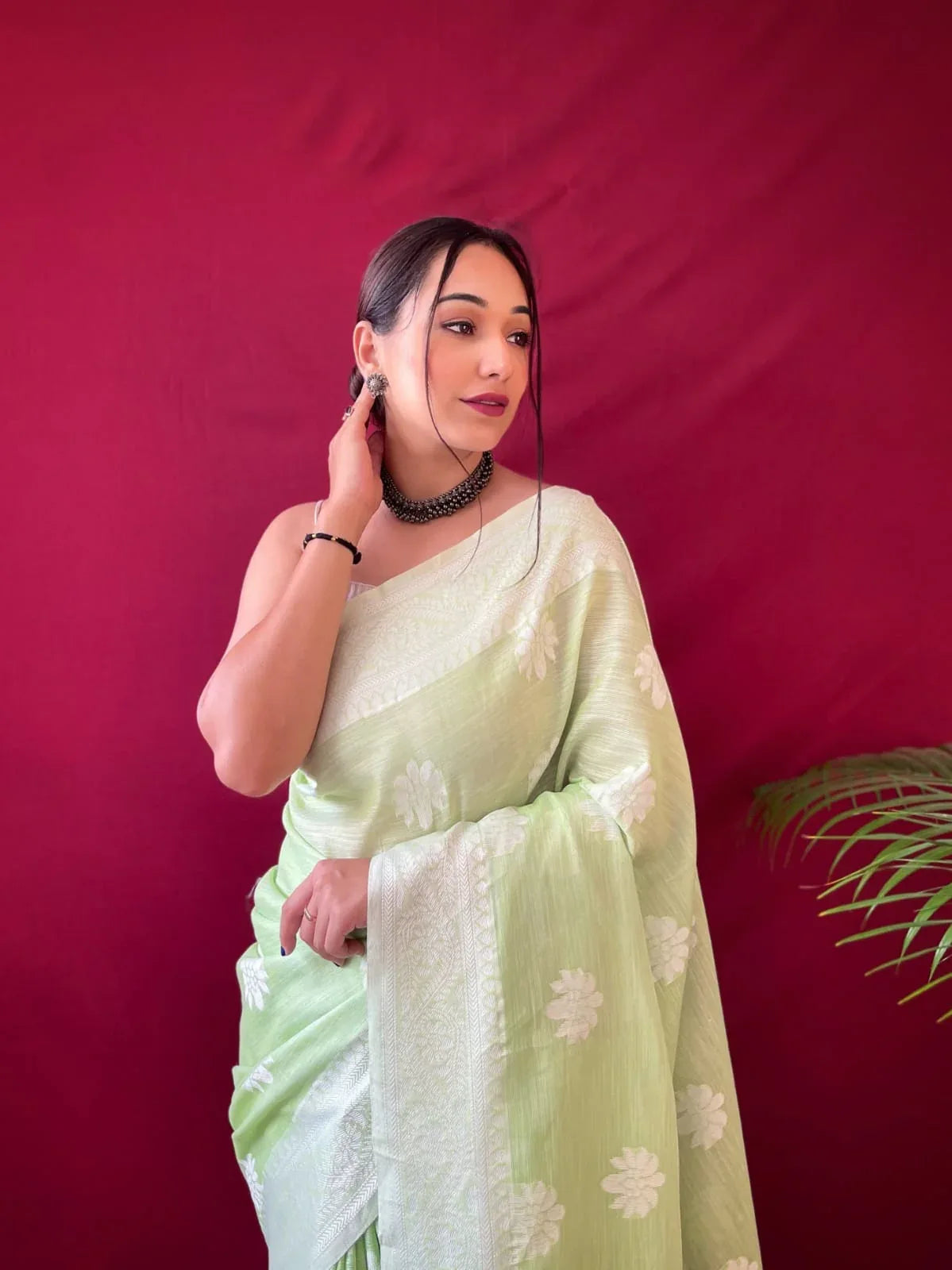 Designer Upasna Pure Linen Lucknowi Weaving Saree