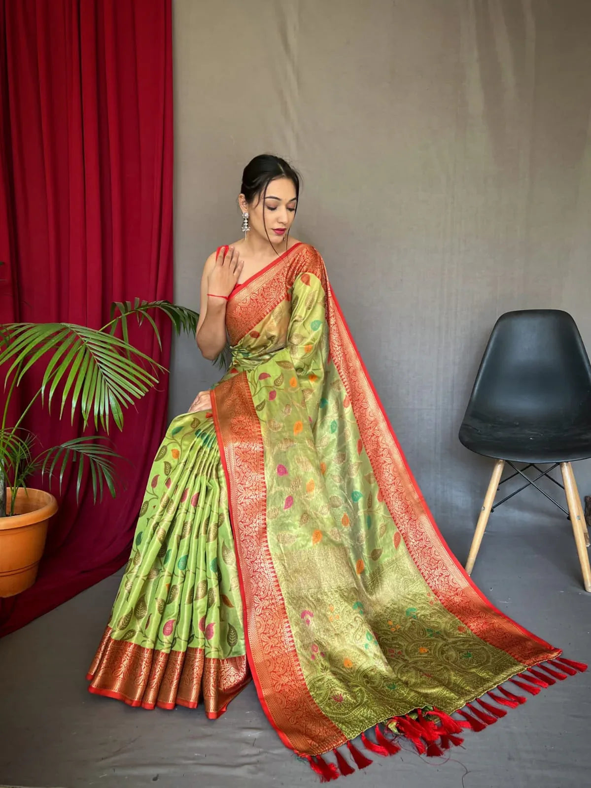 Beautiful Designer Sitara Jaal Pure Tissue Silk Saree