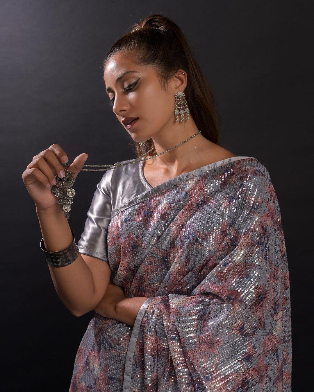 Beautiful Designer Heavy Georgette Exclusive Sequanc Saree Design 5299