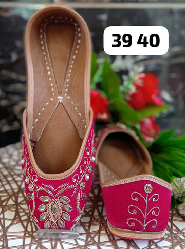 Beautiful Ethnic Womenβs Punjabi Juttis