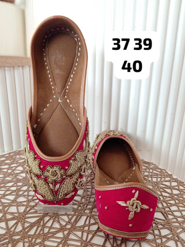 Beautiful Ethnic Womenβs Punjabi Juttis