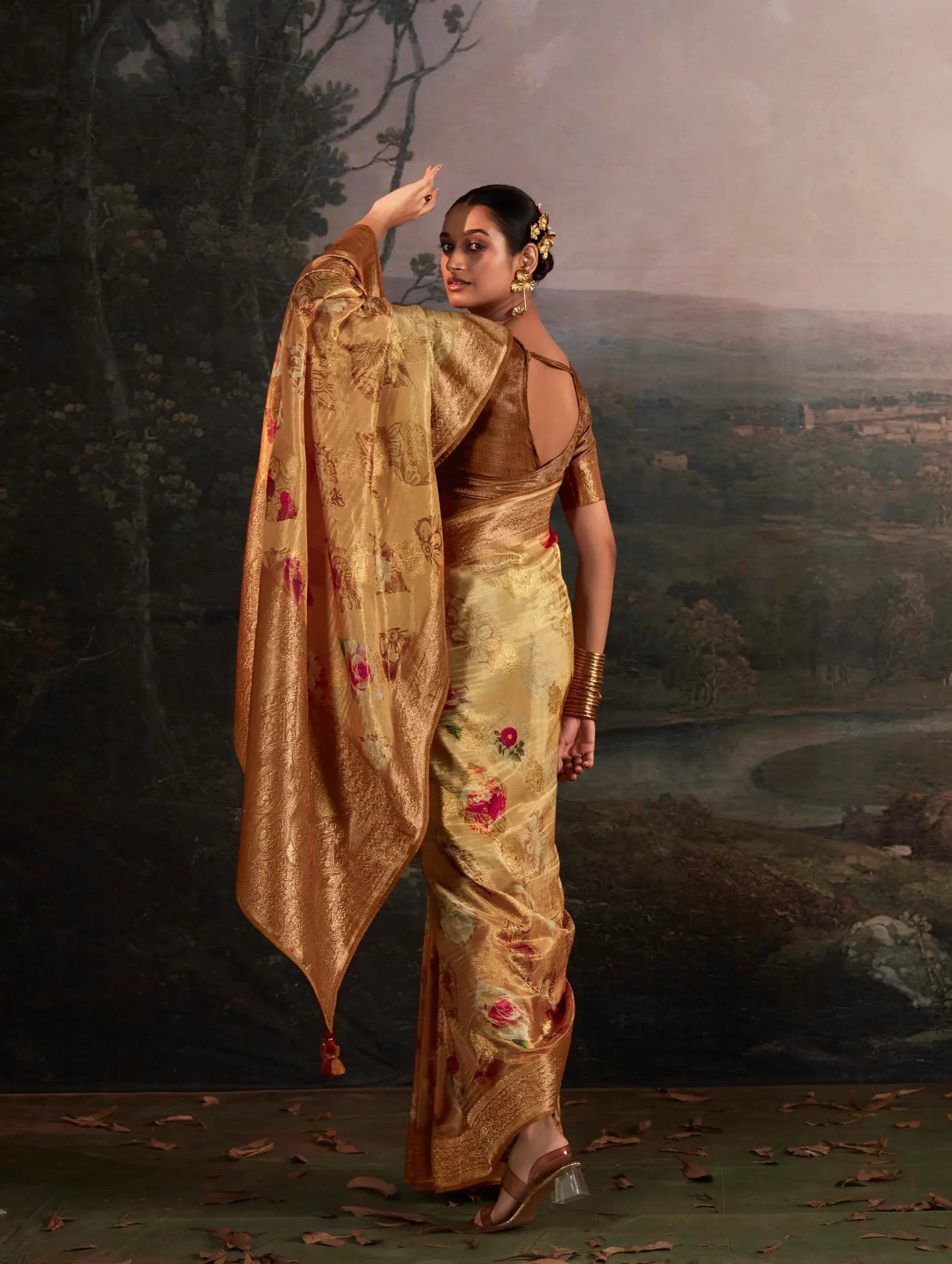 Beautiful Designer Wedding Wear Pure Zari Linen With Floral Print Saree