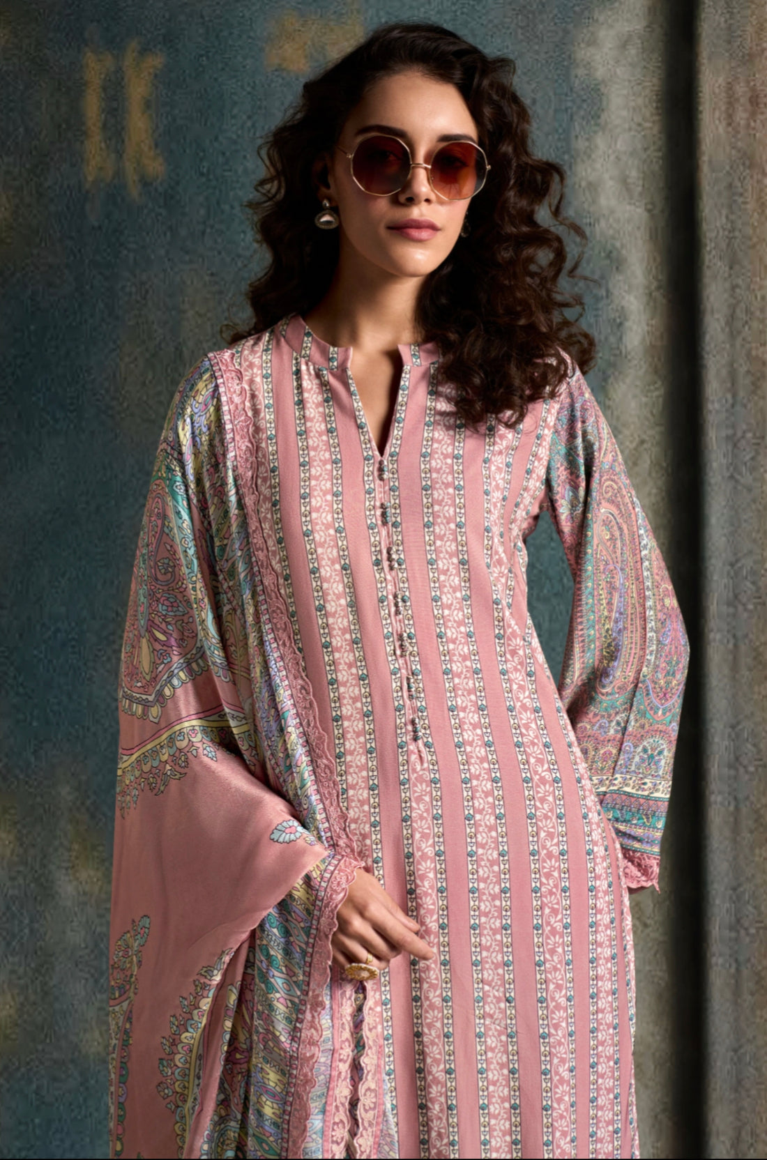 Pastel Pink Straight Cut Suit & Digital Print & Scalloped Embroidery