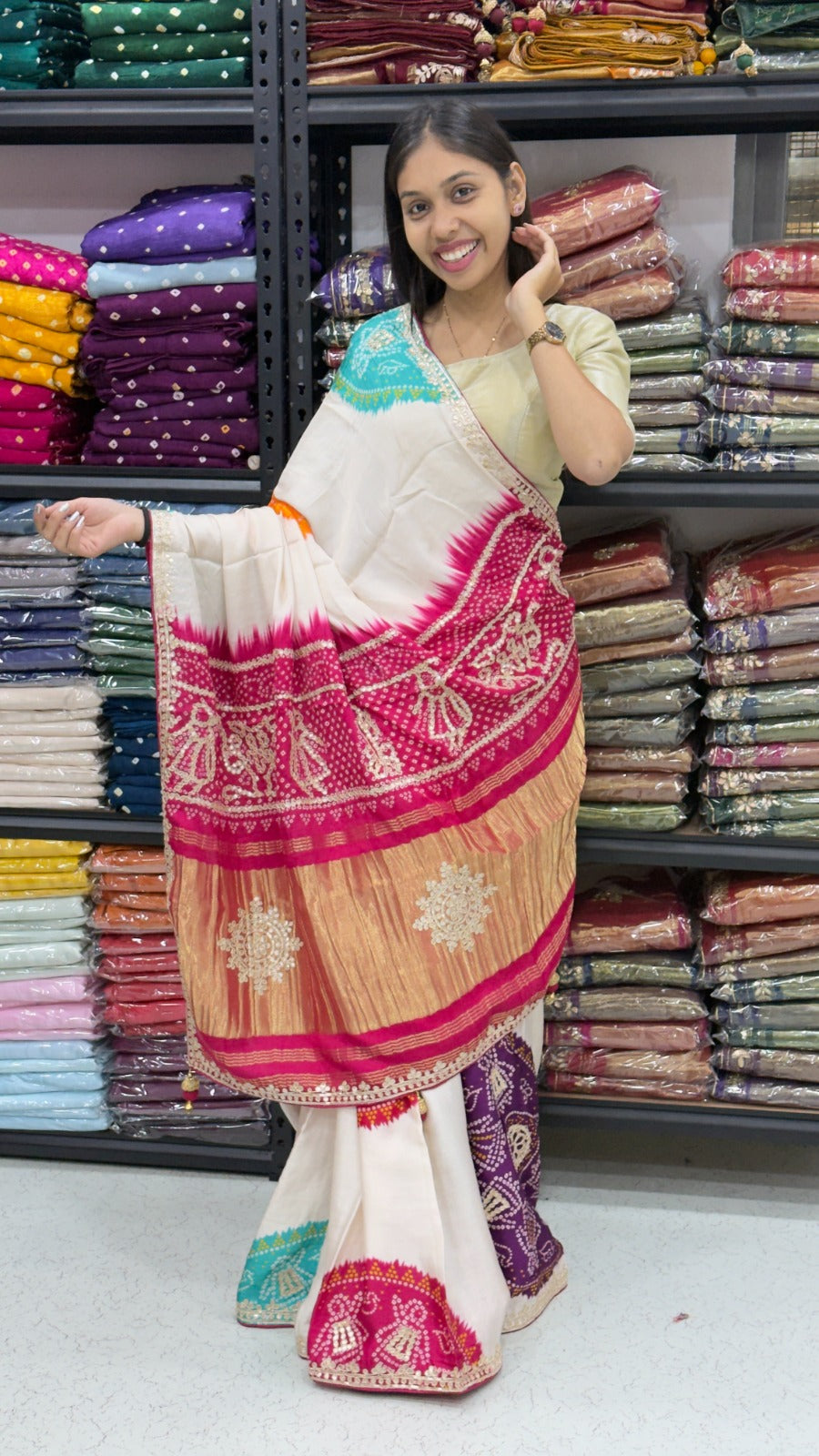White Pure Gajji Silk Rasmandal Bandhani Print With Lagadi Pallu Saree