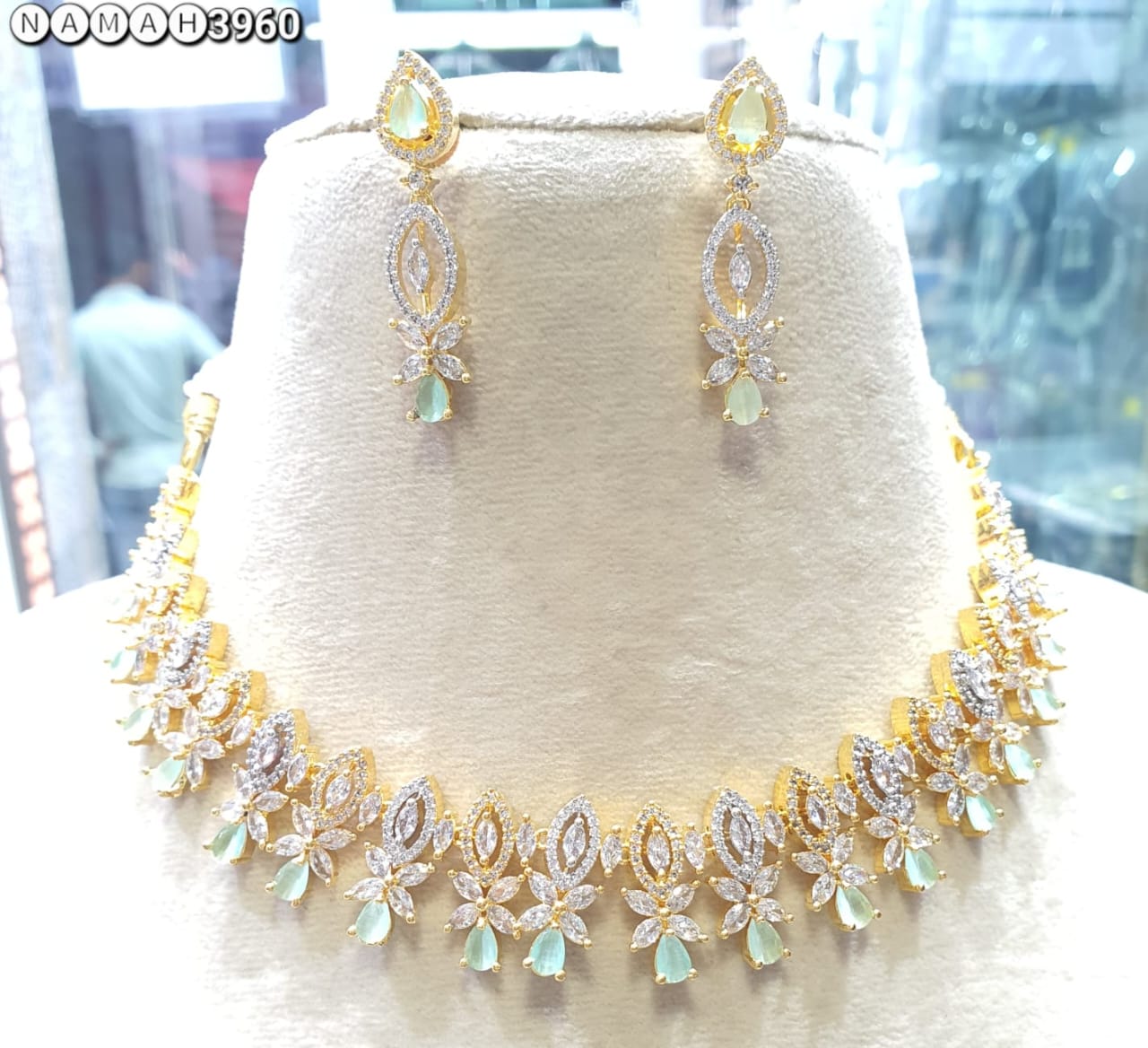 Mint Green American Gold Diamond Necklace Set