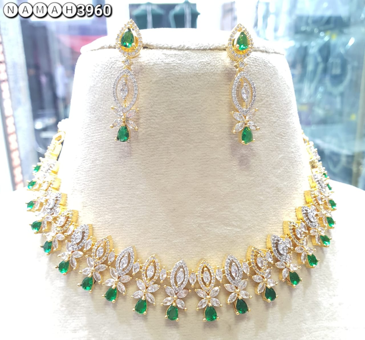 Green American Gold Diamond Necklace Set