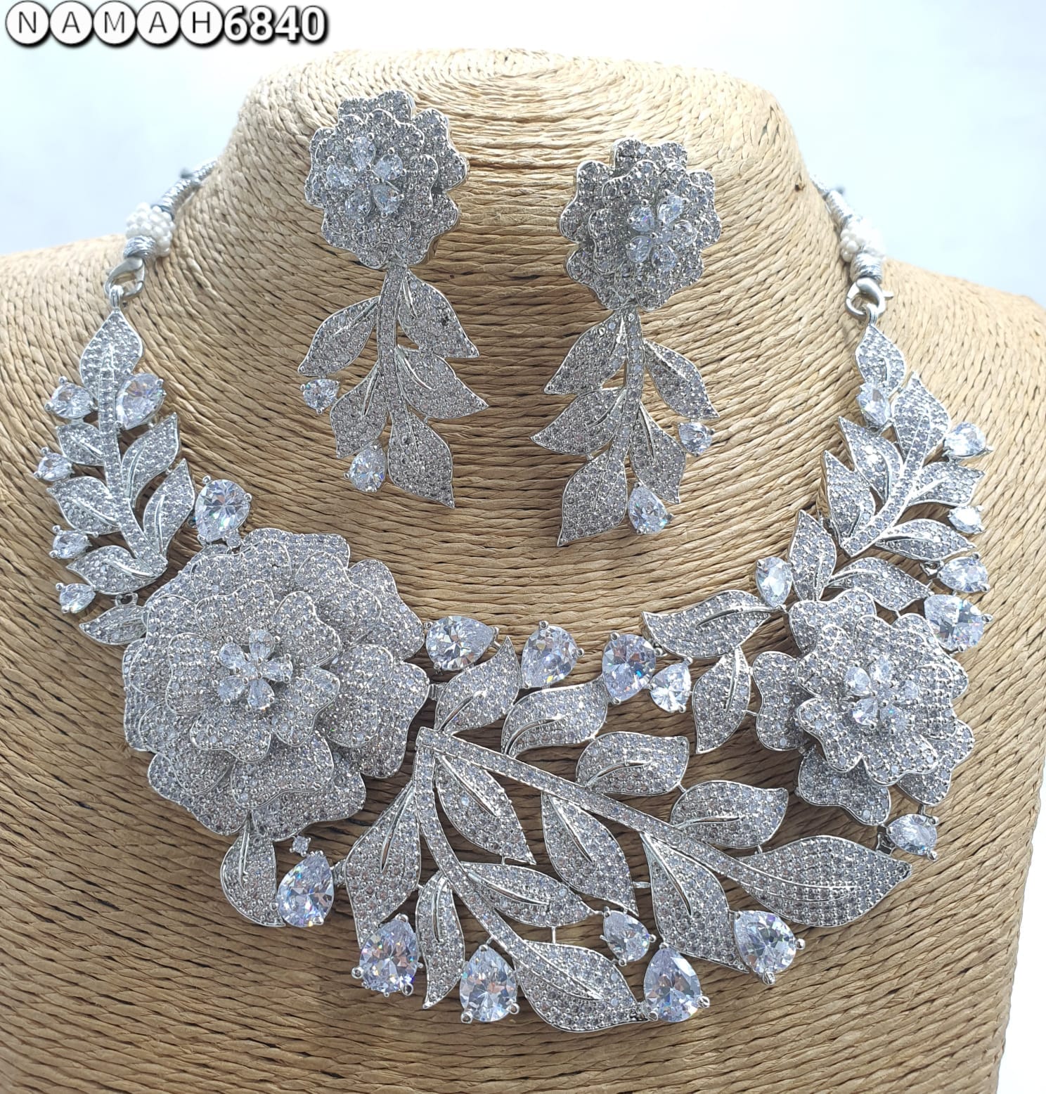 White American Diamond Necklace Jewellery Set