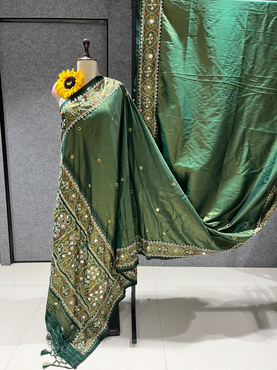 Green Pure Soft Banarasi Patola Silk Blend Traditional Manekchowk Hand and Mirror Work Patola Saree