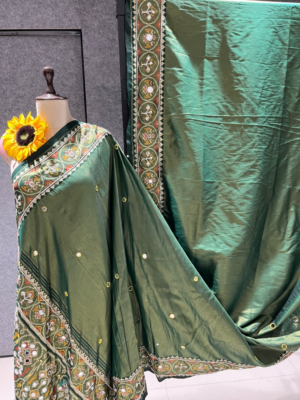 Green Pure Soft Banarasi Patola Silk Blend Traditional Manekchowk Hand and Mirror Work Patola Saree