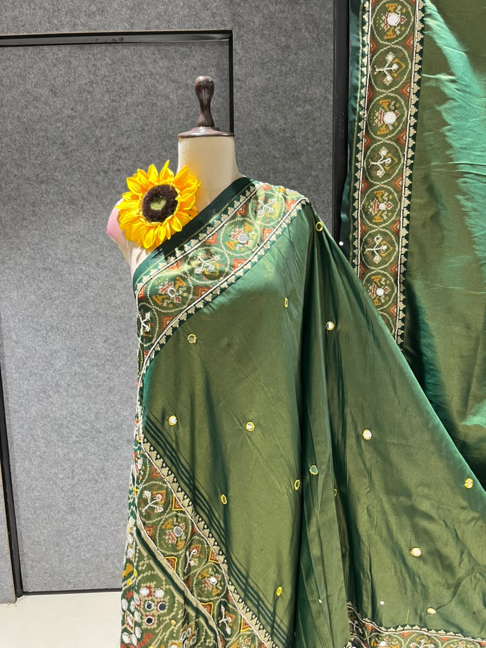 Green Pure Soft Banarasi Patola Silk Blend Traditional Manekchowk Hand and Mirror Work Patola Saree