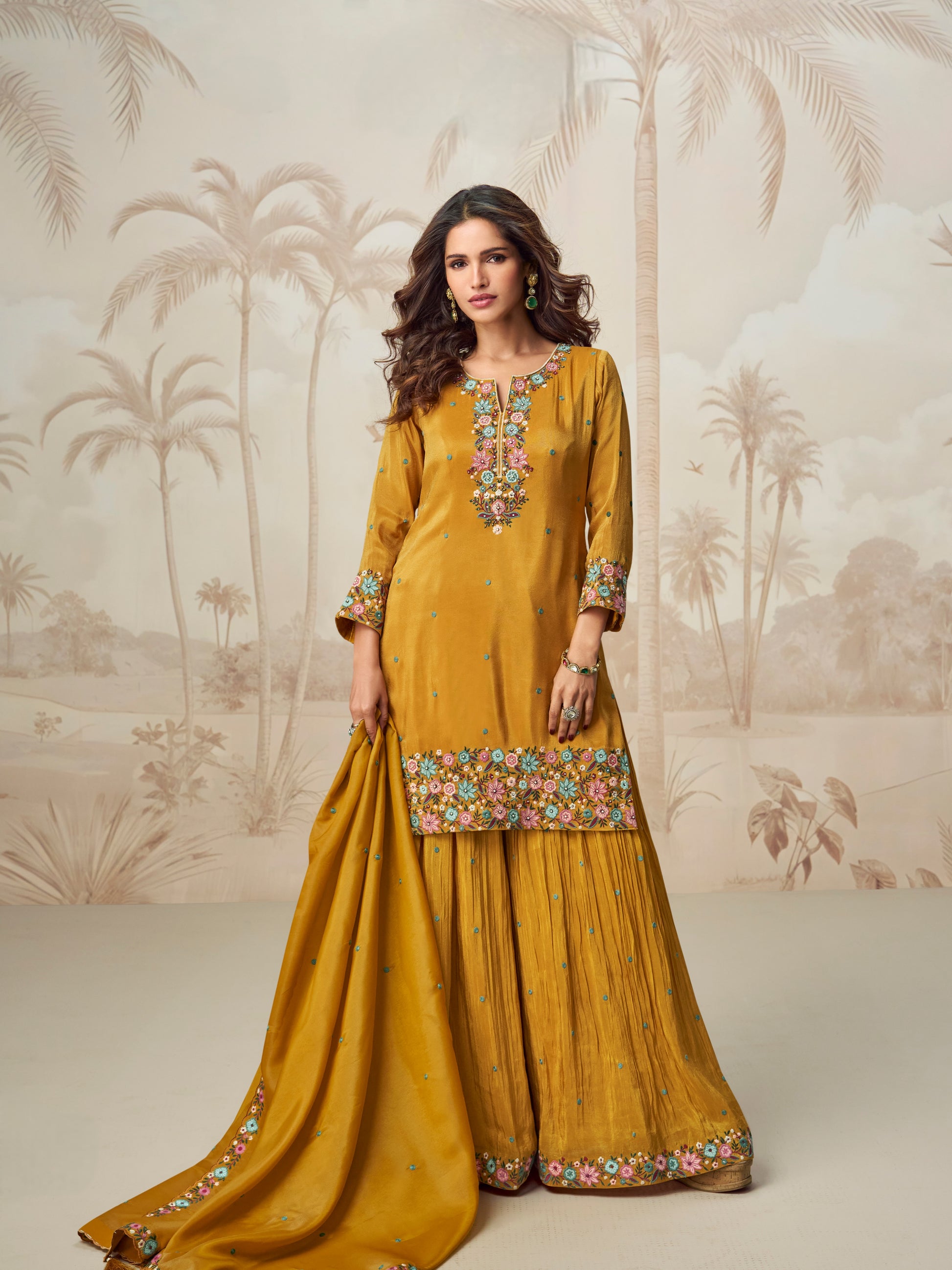 Dupatta border embroidery close-up