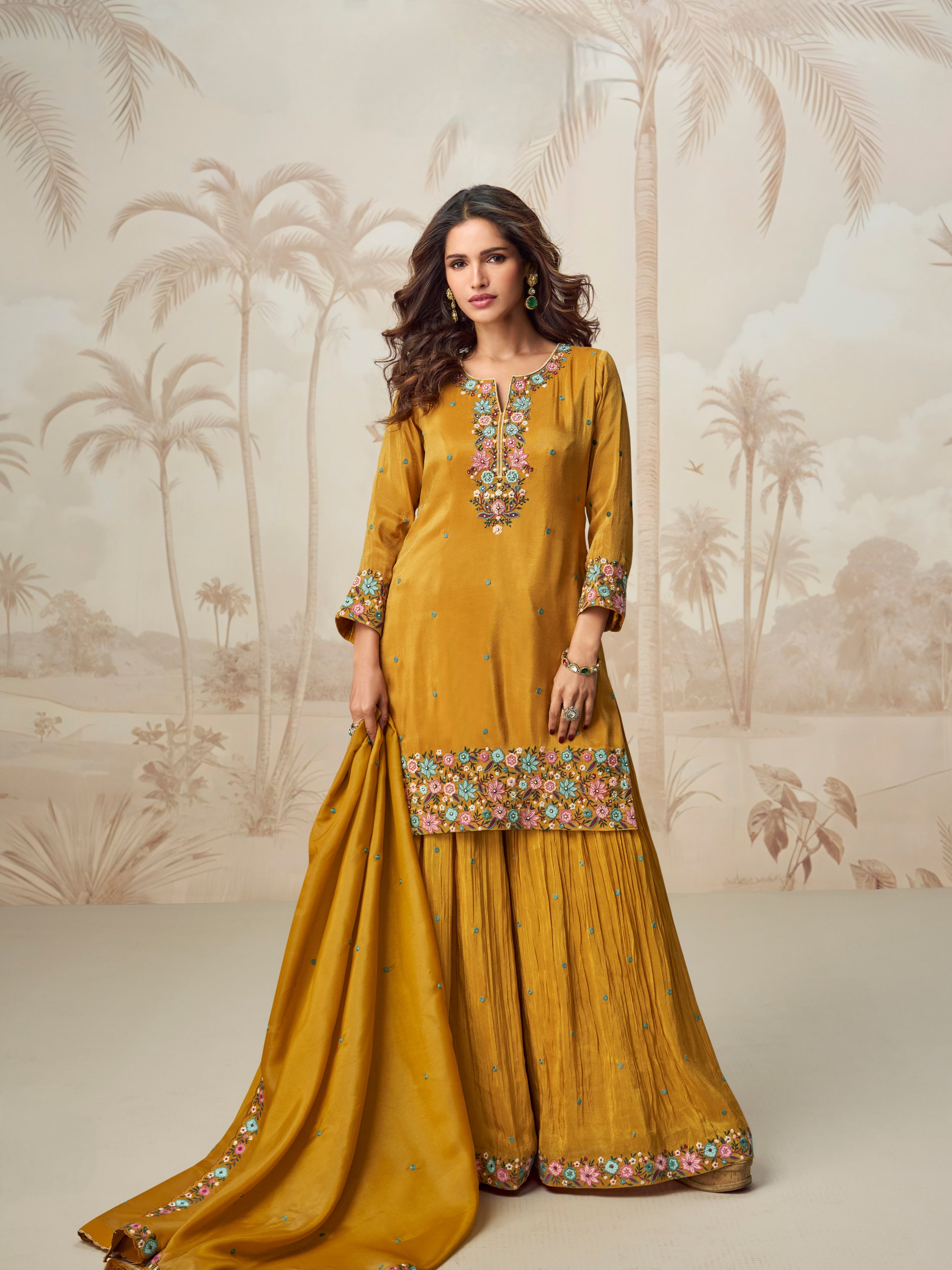 Dupatta border embroidery close-up