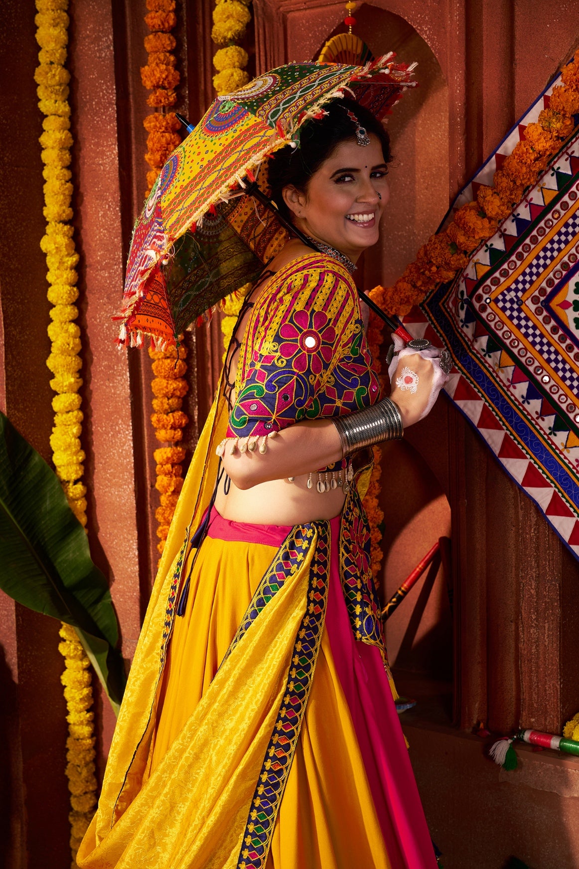 Jacquard dupatta with mirror border