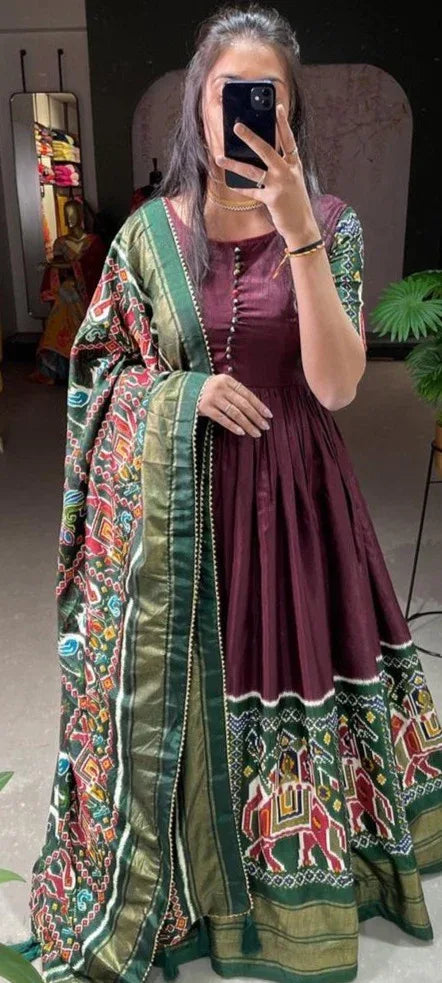 Traditional Wear Gown D.No. 5023 - Anant Exports