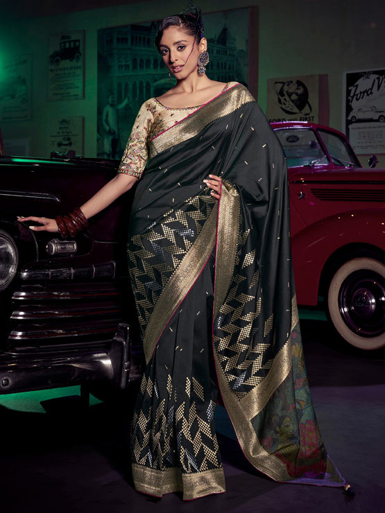 Black Pure Silk with 3D weaved Pallu &amp; Heavy Embroidery Banarasi Saree 
