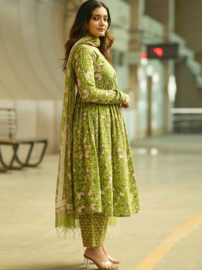 Parrot Pure Soft Reyon Cotton Blend Print Salwar Suit 
