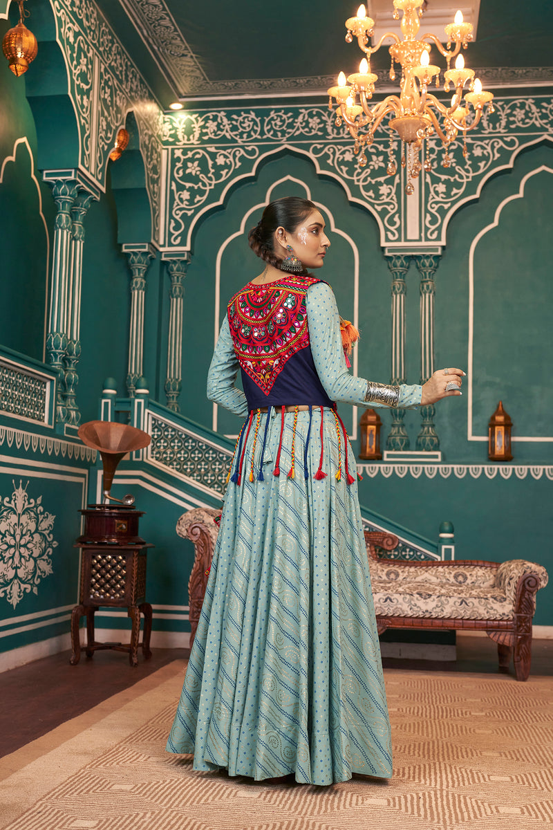 Traditional yet trendy Navratri lehenga outfit

