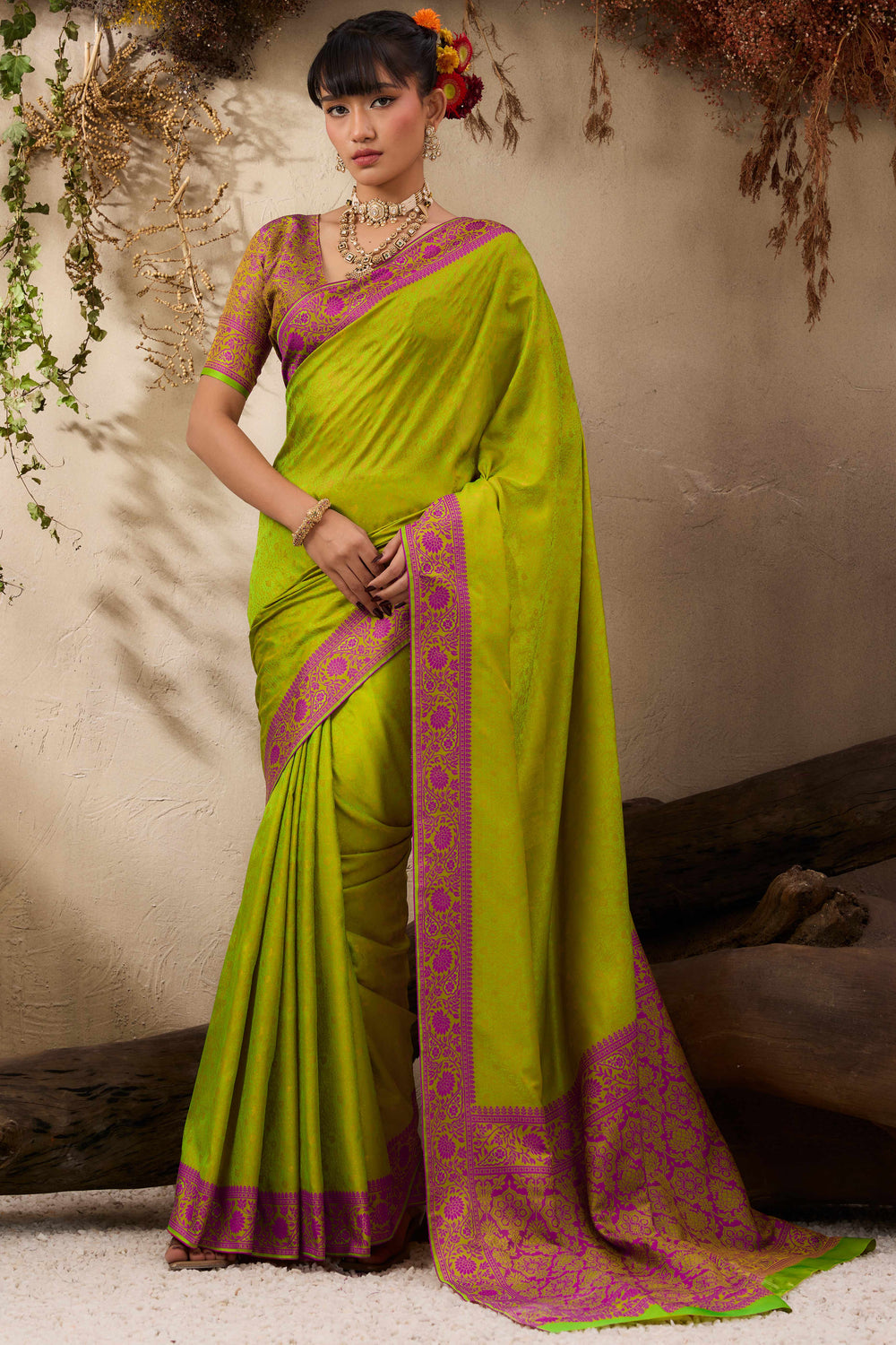 Green Pure Silk Kanjivaram Handloom Banarasi Saree ##color## Patola Saree with premium fabric and embroidery