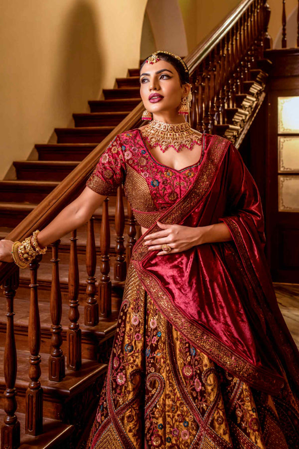 Red &amp; Golden Wedding Bridal Designer Heavy Work Handwork Lehenga Choli