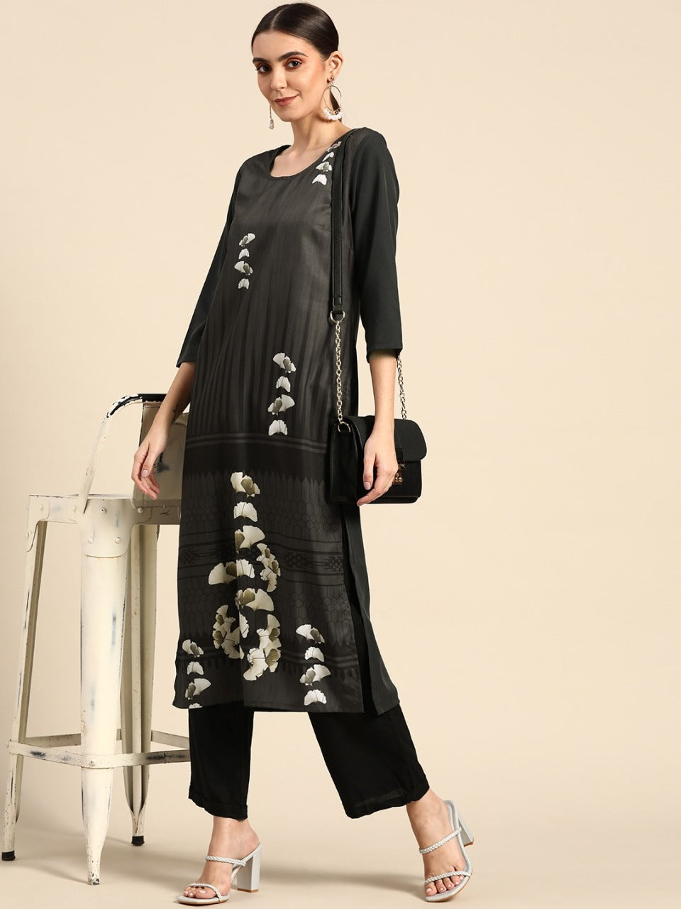 Buy Black Chanderi Embroidered Floral V Neck Thread Kurta Set For Women by  Raiman Online at Aza Fashions.