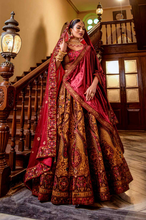 Red &amp; Golden Wedding Bridal Designer Heavy Work Handwork Lehenga Choli