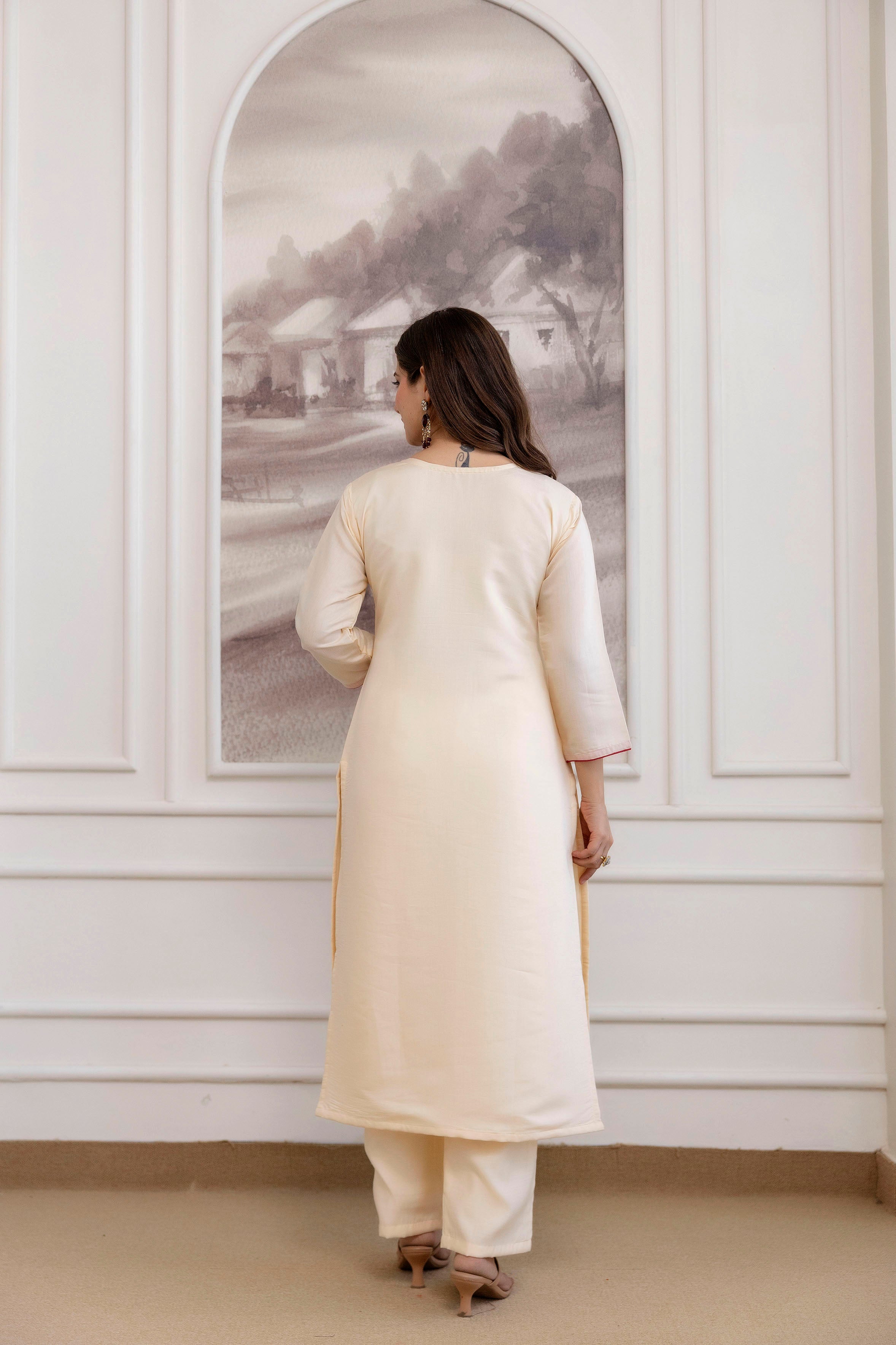 Cream Embroidered Chanderi Kurta Set with Red Vichitra Dupatta & Pant