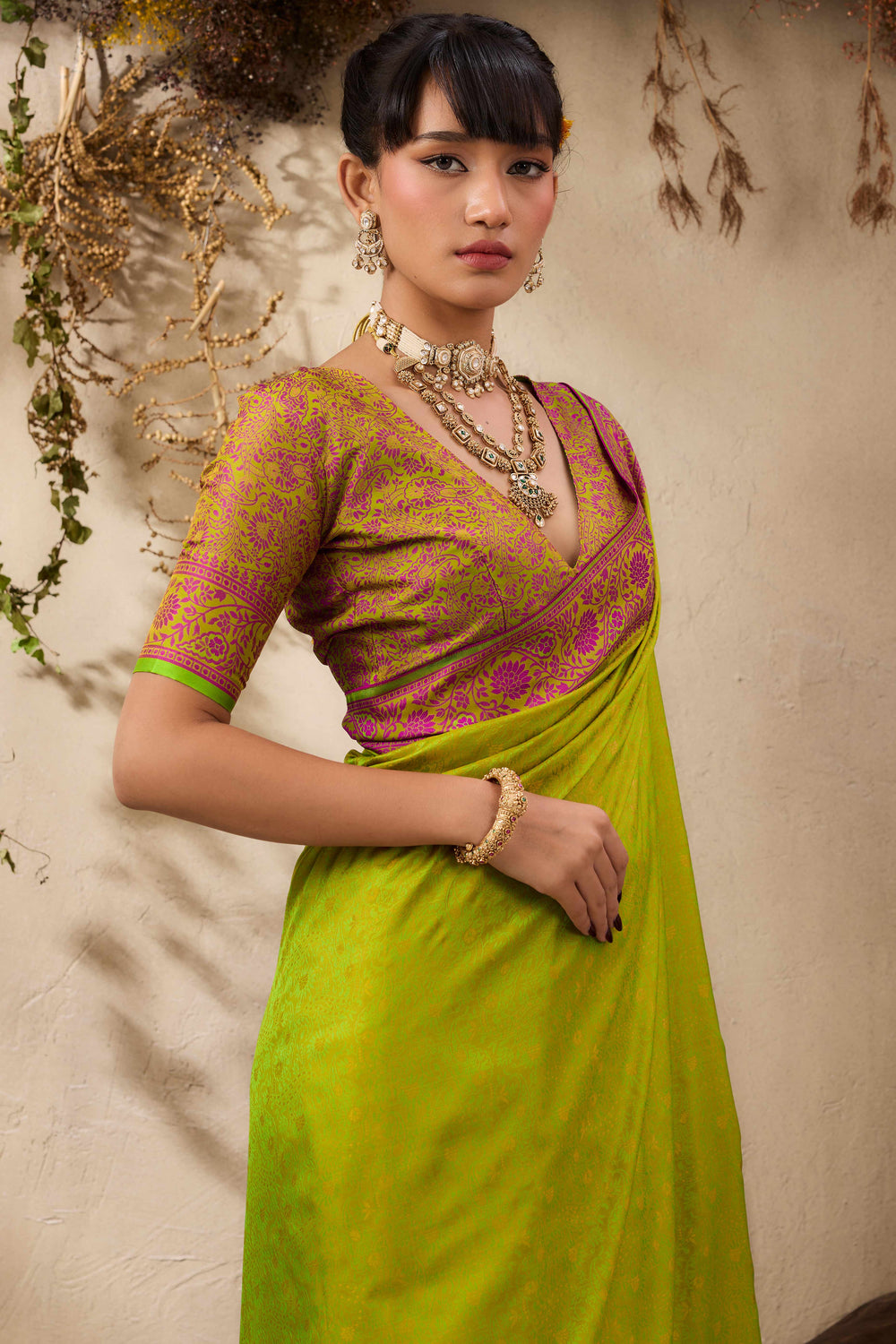 Green Pure Silk Kanjivaram Handloom Banarasi Saree ##color## Patola Saree with premium fabric and embroidery