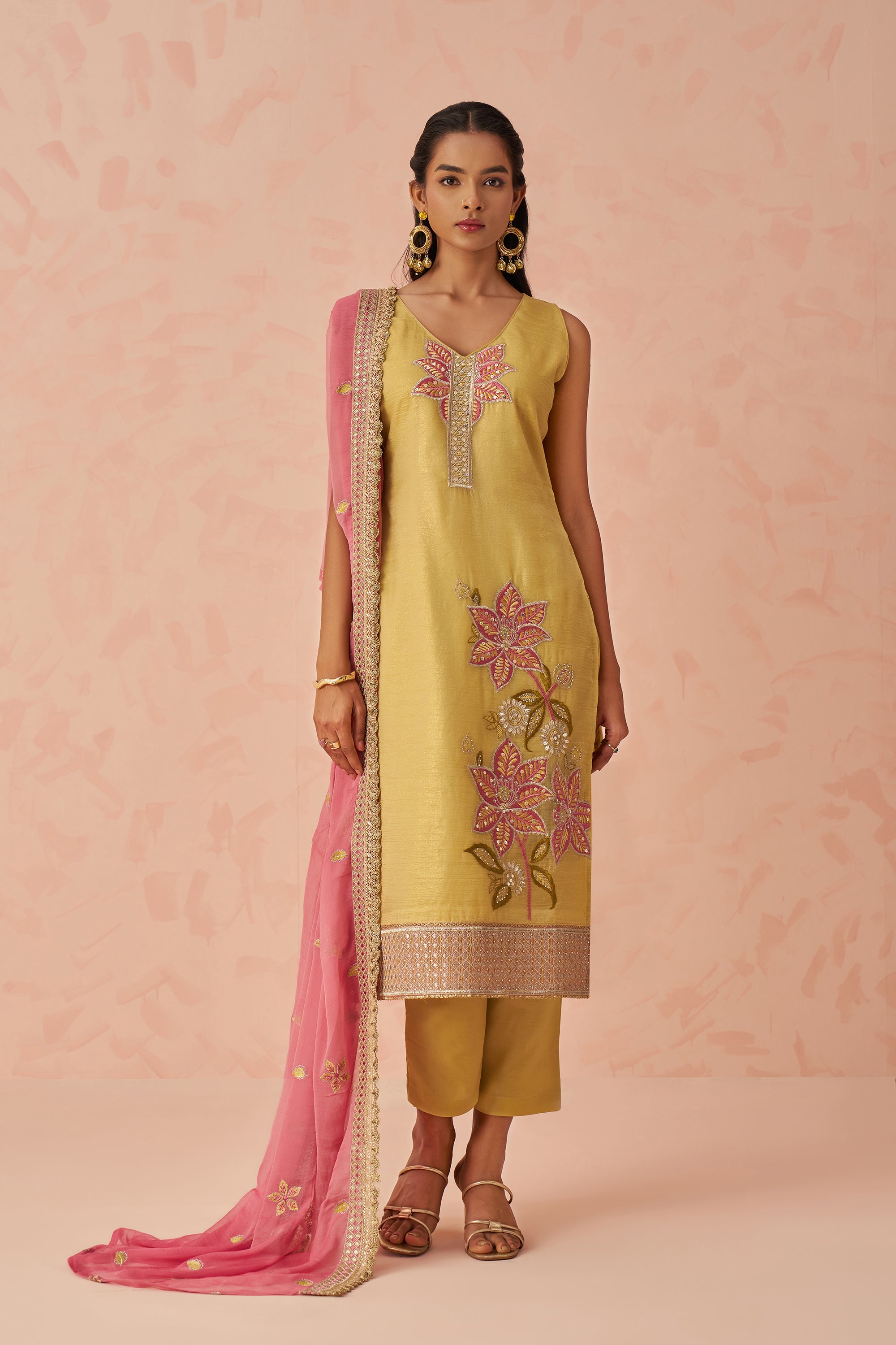 Mustard pink sleeveless embroidered kurta set with chiffon dupatta