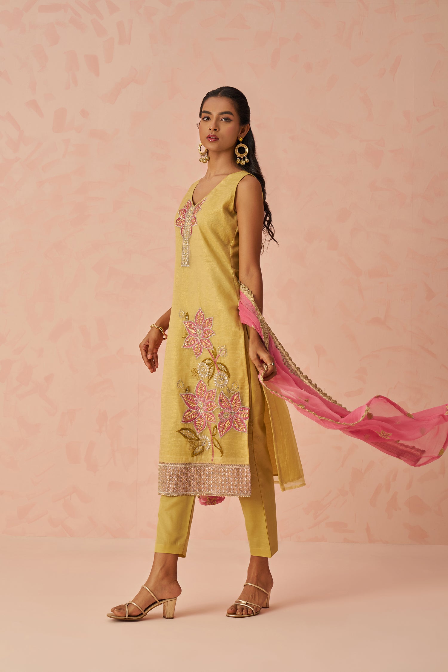 Trendy sleeveless ethnic set in mustard and pink