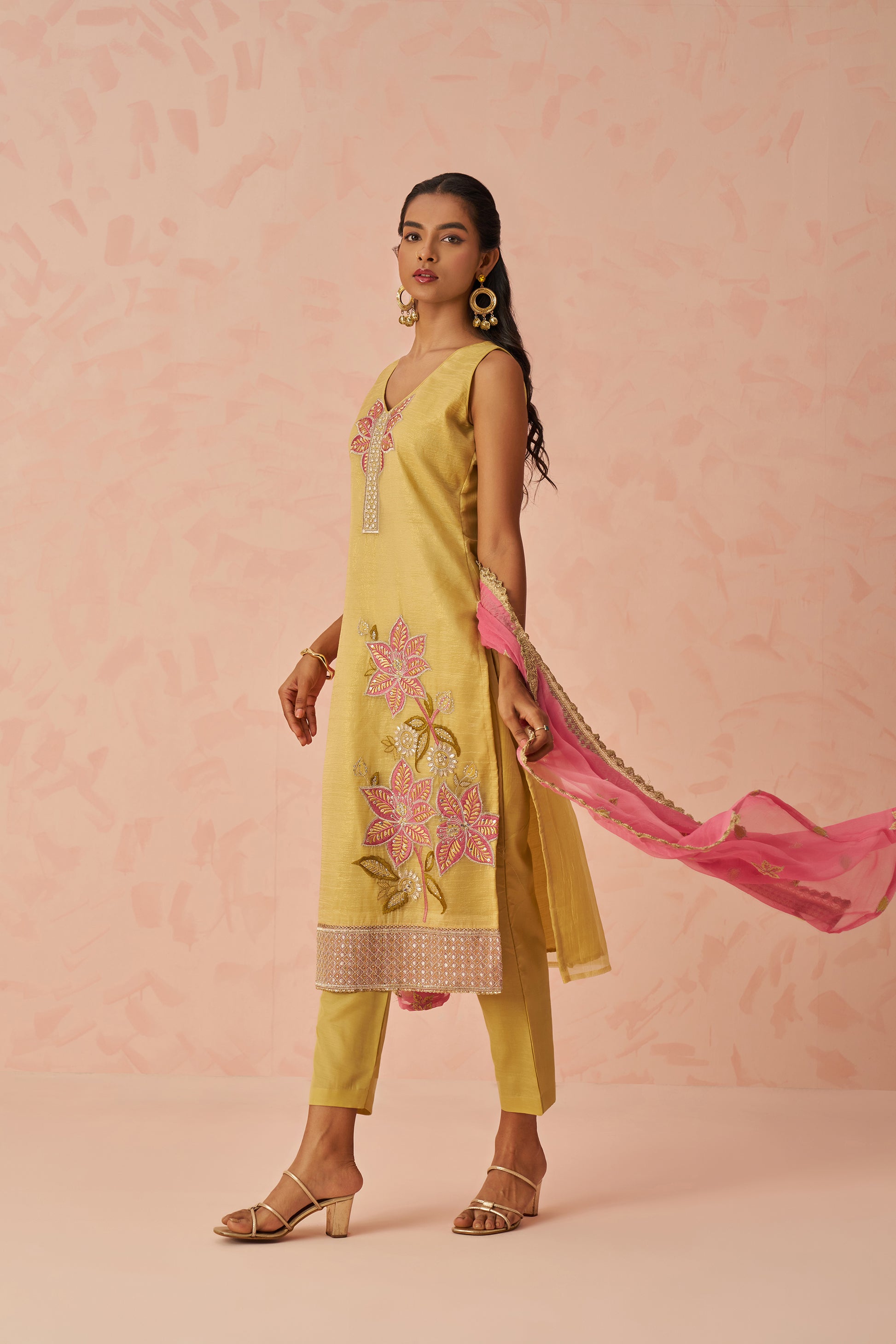 Trendy sleeveless ethnic set in mustard and pink