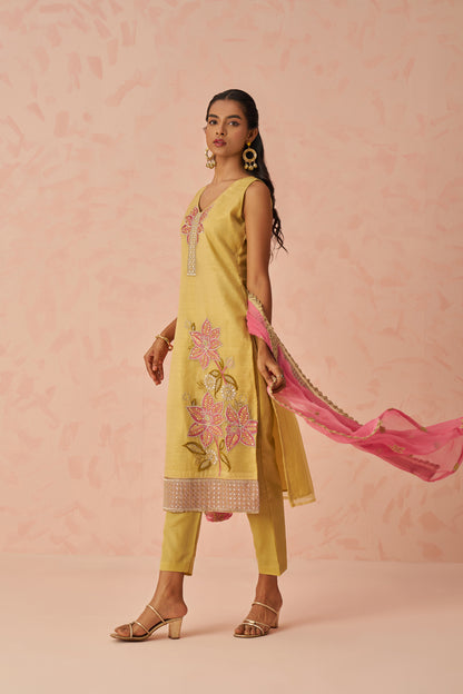 Trendy sleeveless ethnic set in mustard and pink
