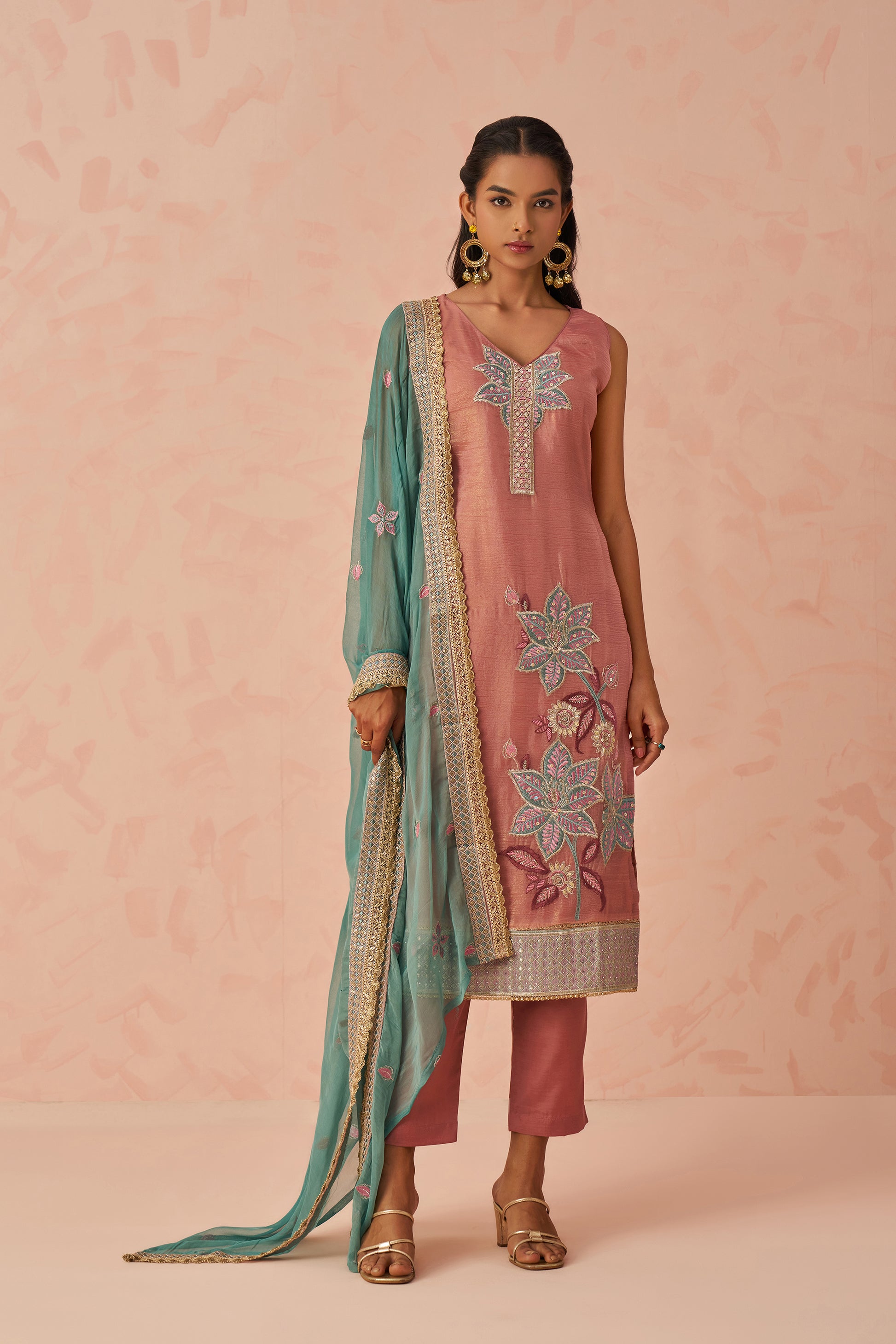 Fancy crush kurta with green contrast dupatta