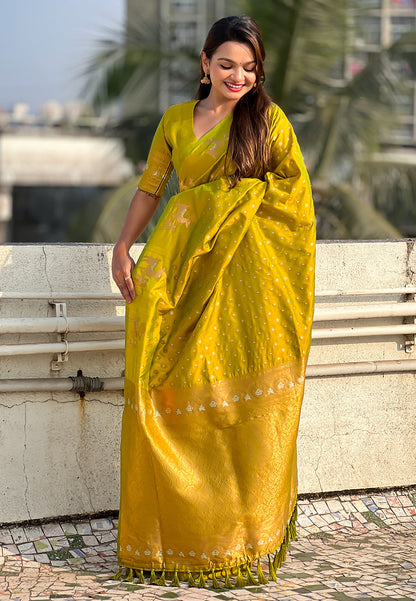Mehendi Green Soft Silk Dual Zari Woven Soft Silk Saree Kanjivaram Saree Anant Tex Exports Pvt.Ltd..