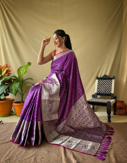 Pure Soft Designer Beautiful Rich Pallu Khicha Checks Silk Saree