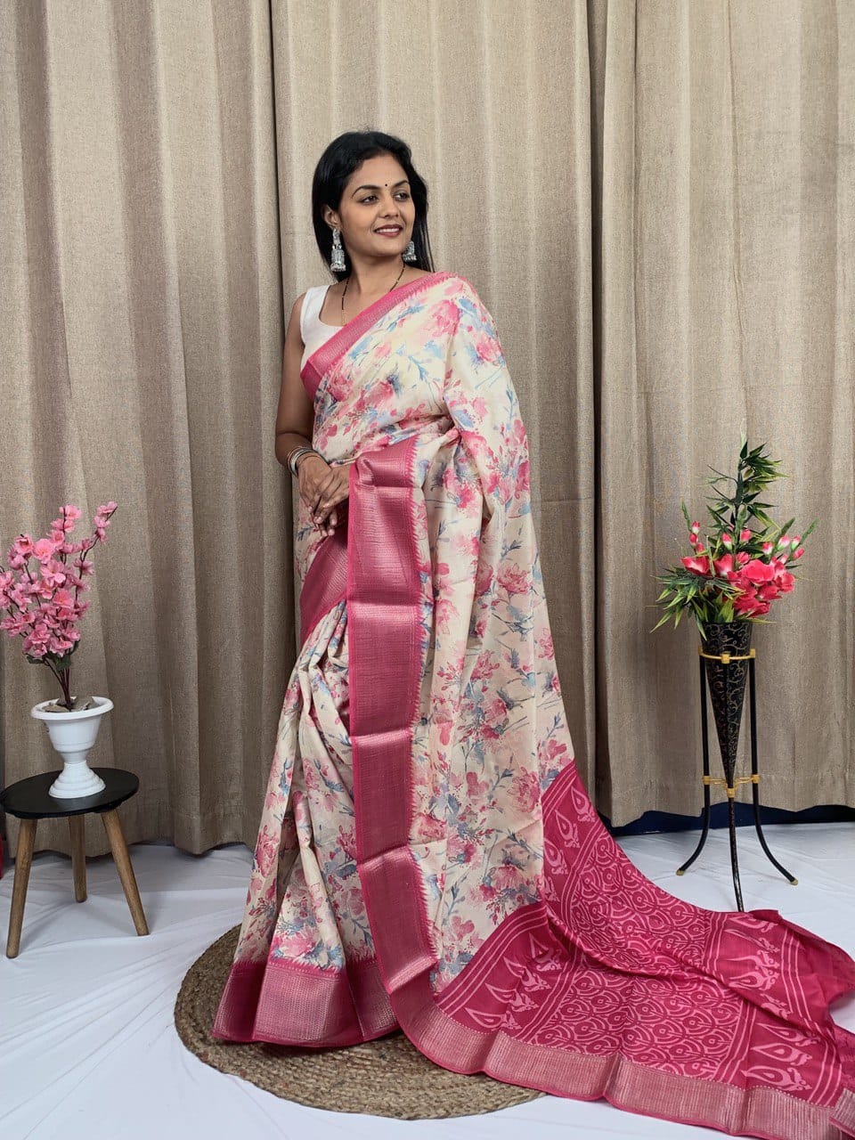 Beautiful Flower Special Dola Silk with Jequrd Boder Saree