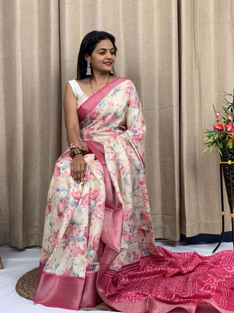 Beautiful Flower Special Dola Silk with Jequrd Boder Saree