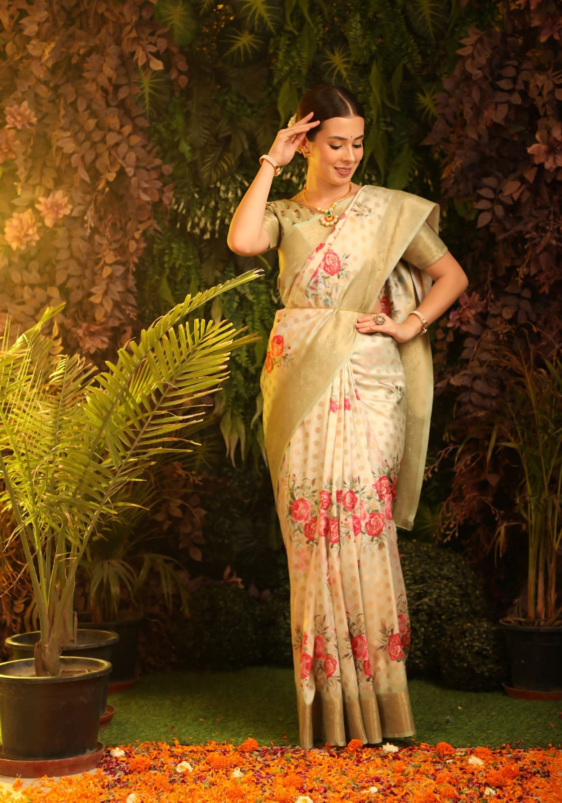 Beautiful Designer Soft Munga silk Weaving Saree