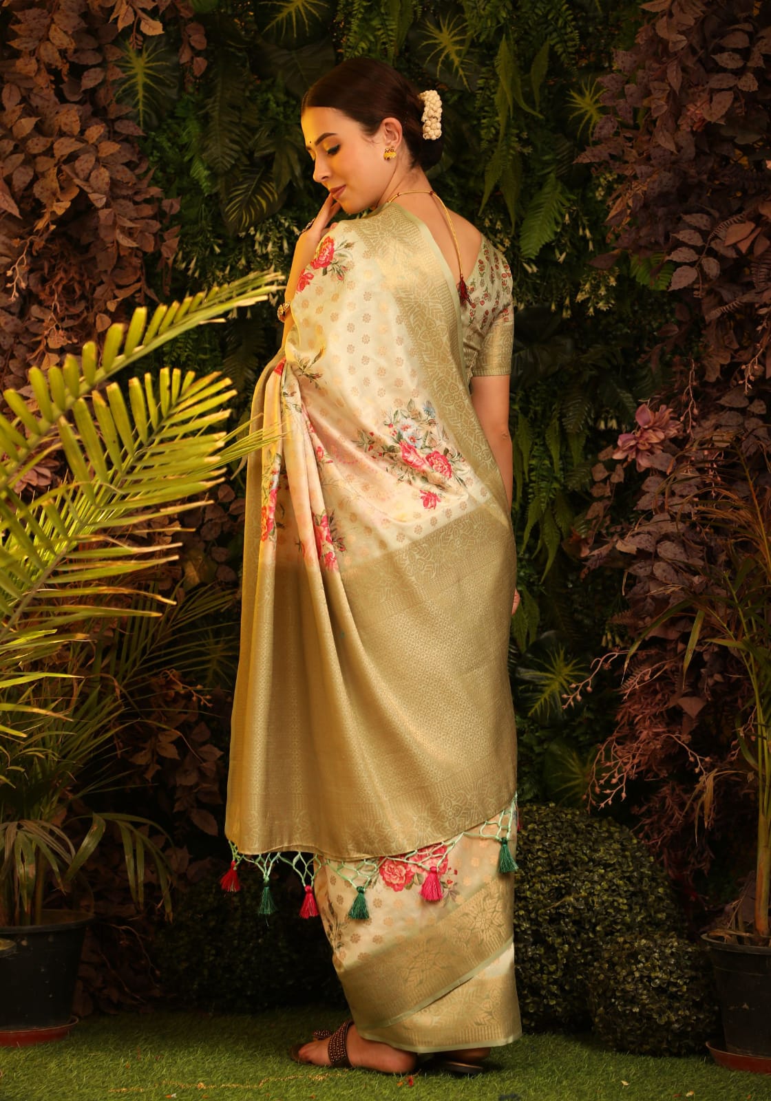 Beautiful Designer Soft Munga silk Weaving Saree