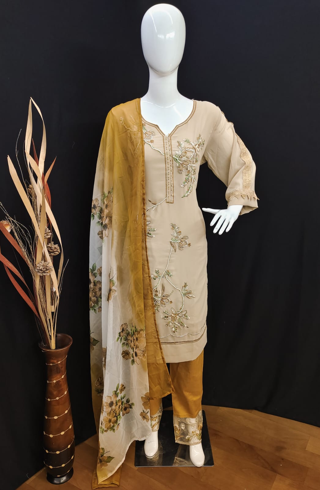 Aarsh Lunching Readymade Pakistani Suit Design 025
