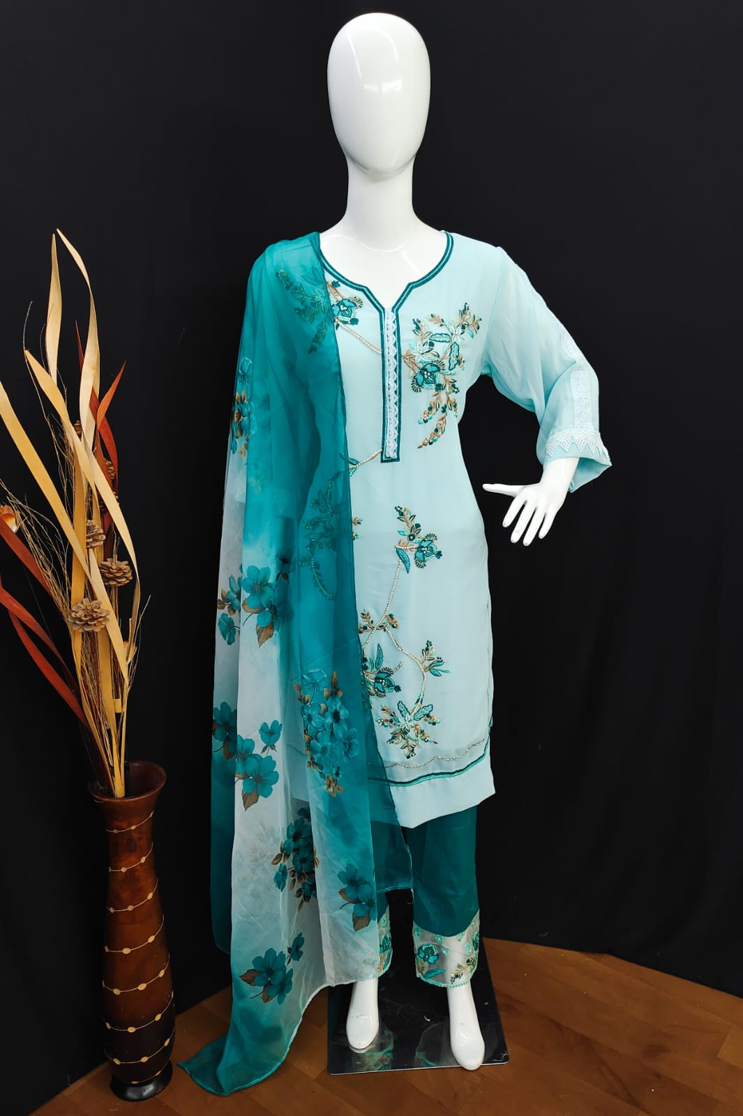 Aarsh Lunching Readymade Pakistani Suit Design 025