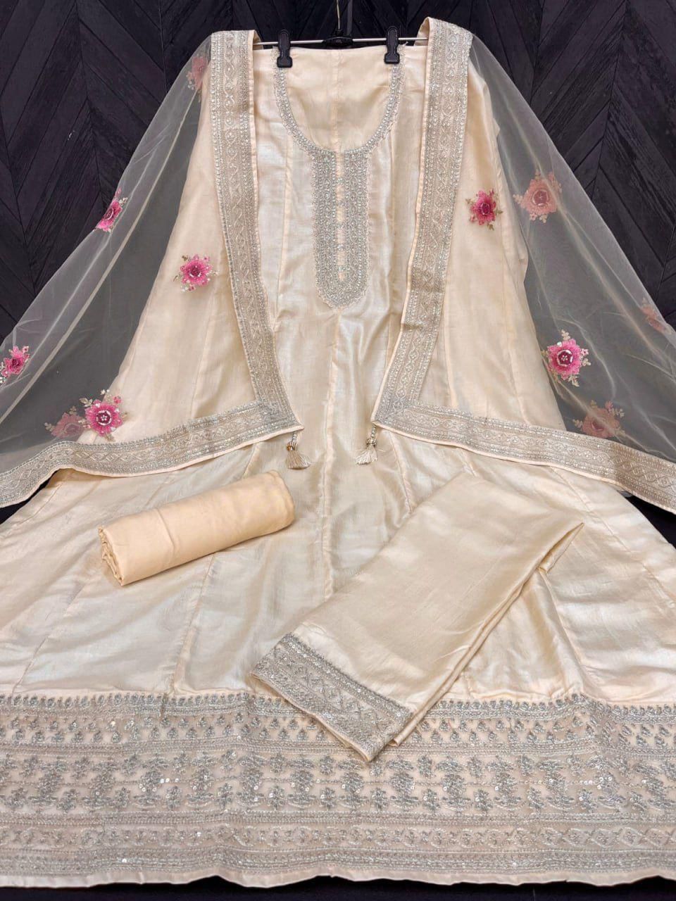 Kaseesh Noor Mahal By Vinay 63691 To 63698 Series Dola Silk Dresses