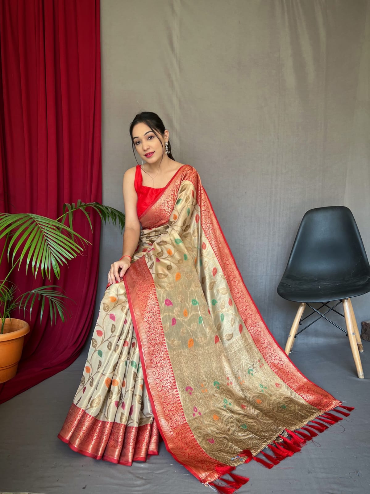 Beautiful Designer Sitara Jaal Pure Tissue Silk Saree