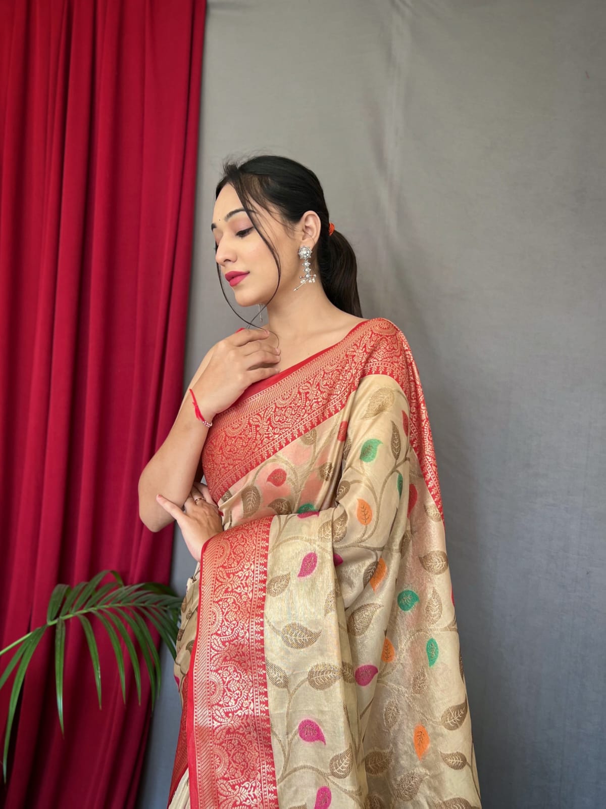 Beautiful Designer Sitara Jaal Pure Tissue Silk Saree