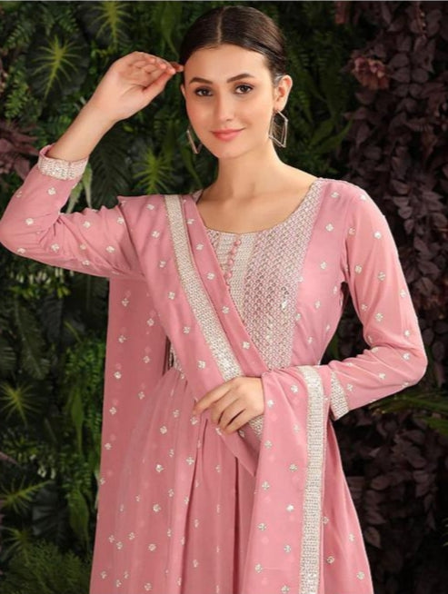 Tradional Wear Pur Georgette Pakistani Suits