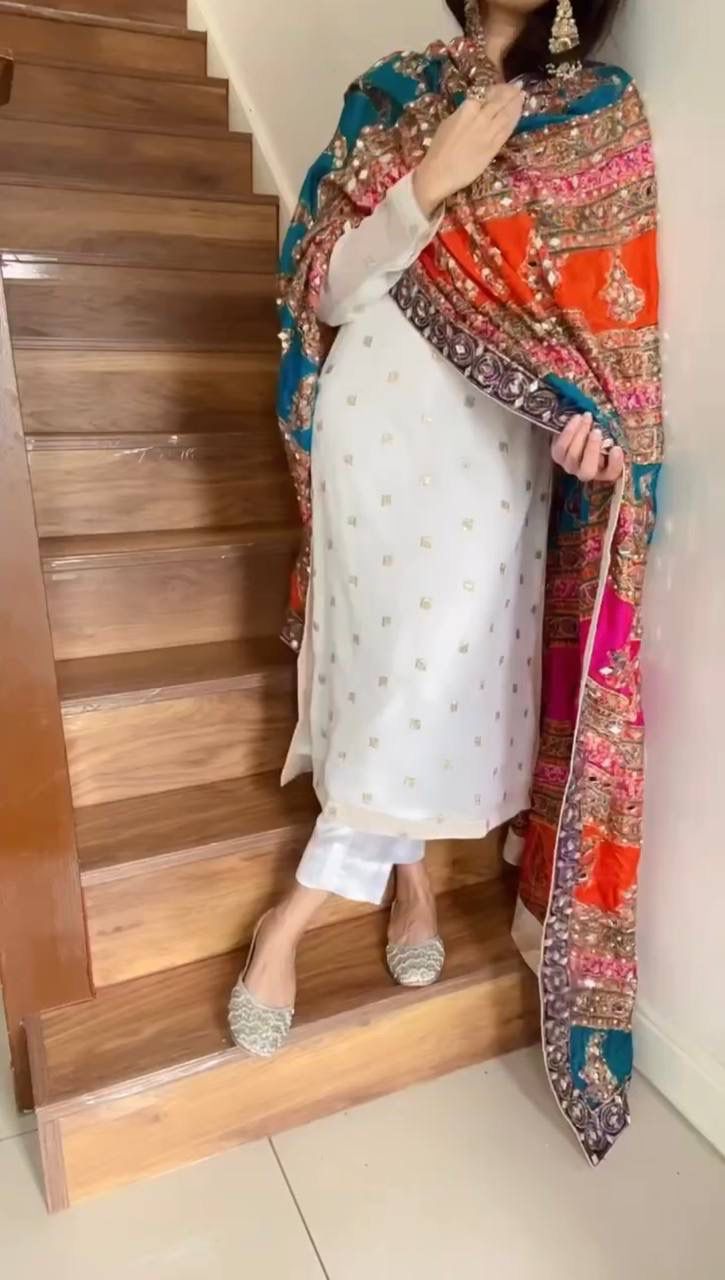 New Launching Festival Special Kurti With Dupatta & Pent