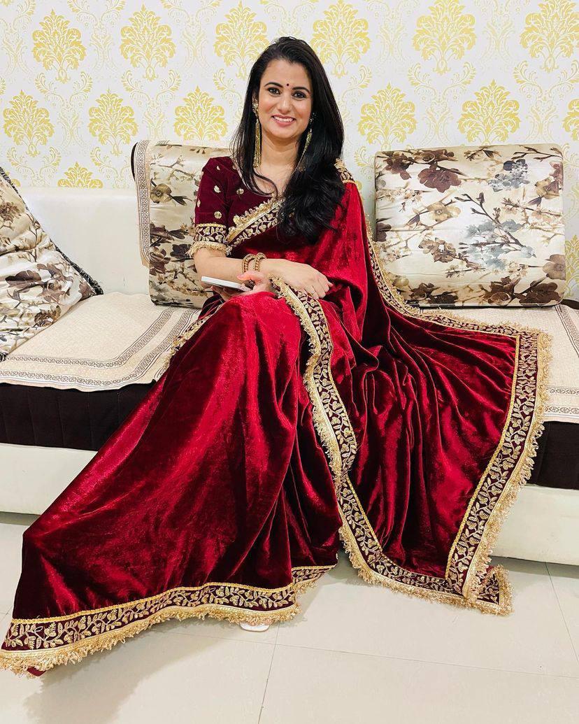 Beautiful Designer Wedding Special Pure 9000 Velvet Saree 376