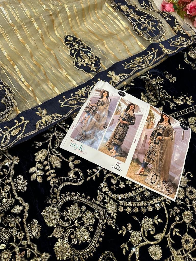 Mehbbob Pakistani Velvet Suit Design 1223