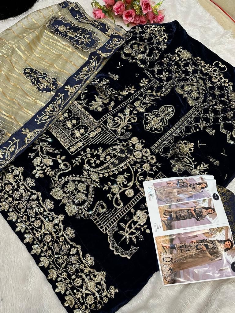 Mehbbob Pakistani Velvet Suit Design 1223