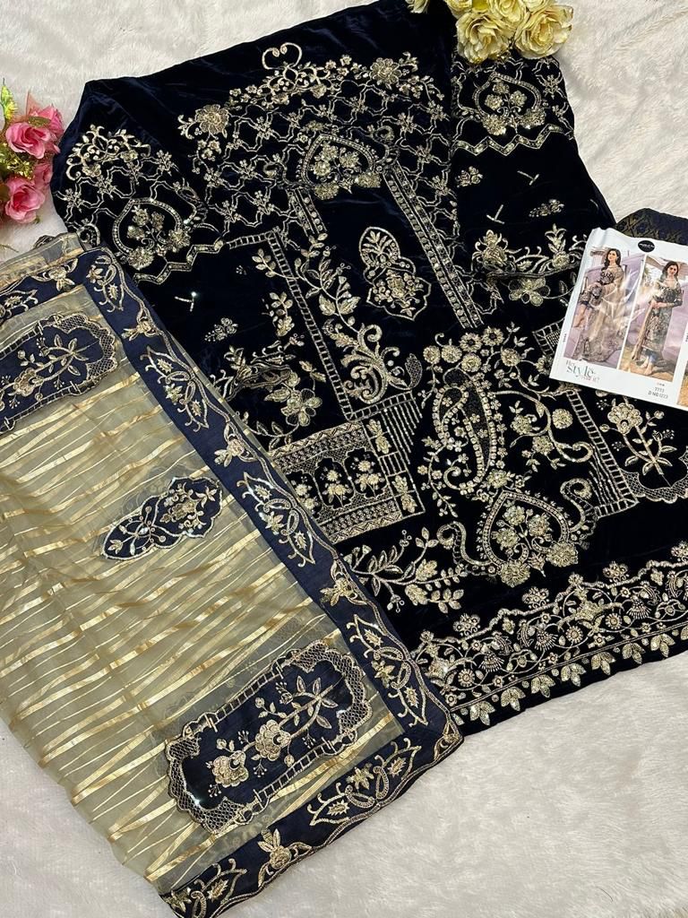 Mehbbob Pakistani Velvet Suit Design 1223